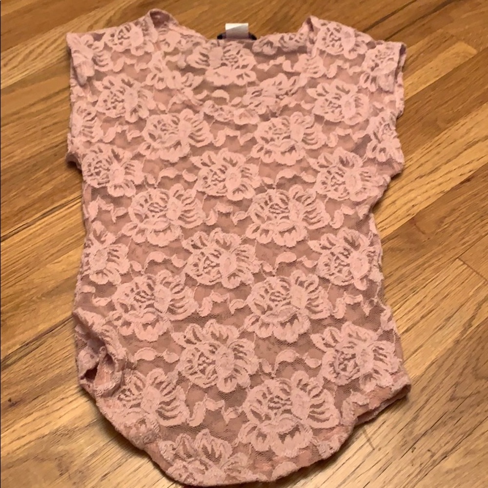 Lace and mesh tight tee